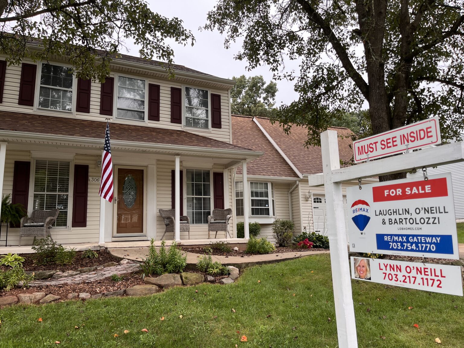 Cardinal Glen of Sterling HOA 185 homes & our own light on rt 7!